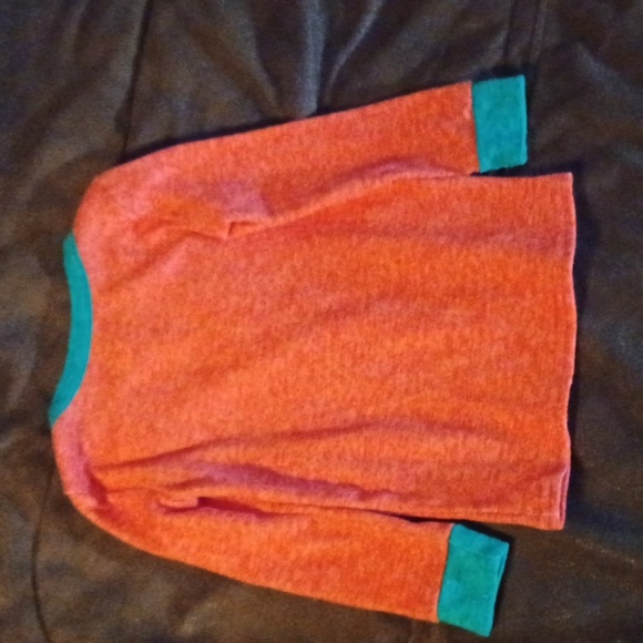 PJ, ESSENTIALS, CHRISMAS OUTFIT, SIZE 24 MONTHS. SANTA'S LITTLE HELPER. - Picture 3 of 8